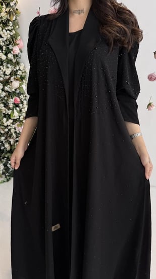 عباية رسمية مزينة بكرستال مع شك مميزة