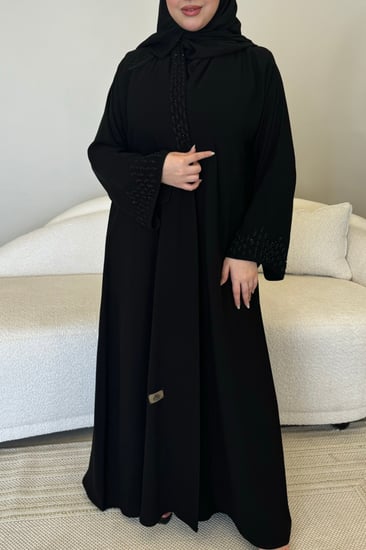 عباية فاخرة بشك أسود