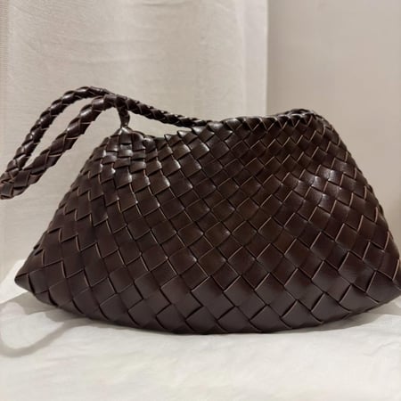 روزانا بني داكن