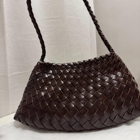 روزانا بني داكن