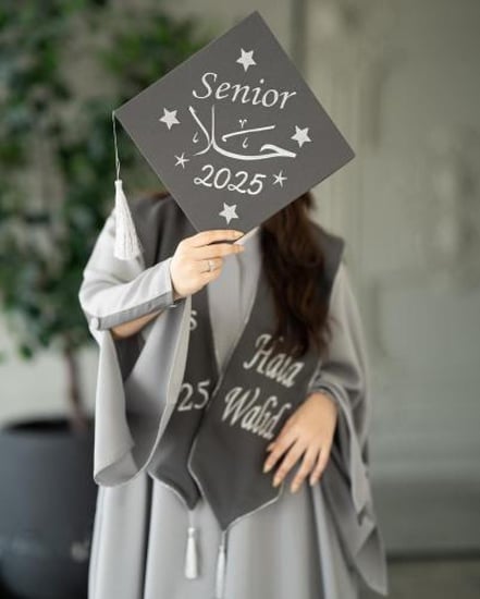 عبايه تخرج رصاصي