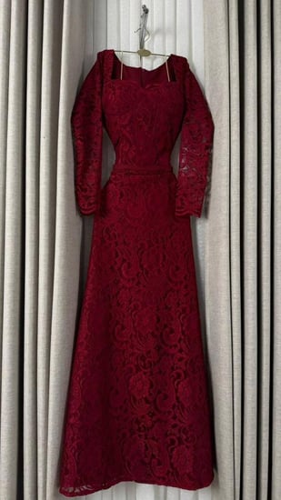 فستان سهرة دانتيل أحمر