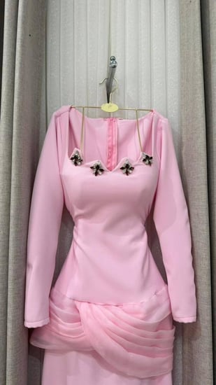 فستان سهرة وردي طويل