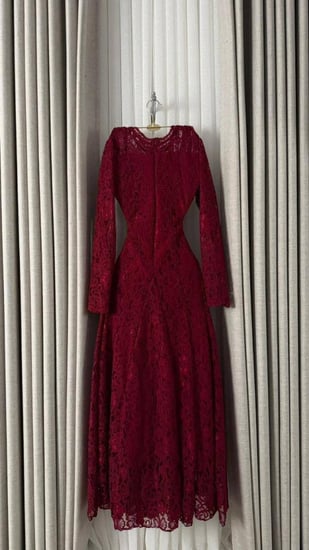 فستان سهرة دانتيل أحمر طويل