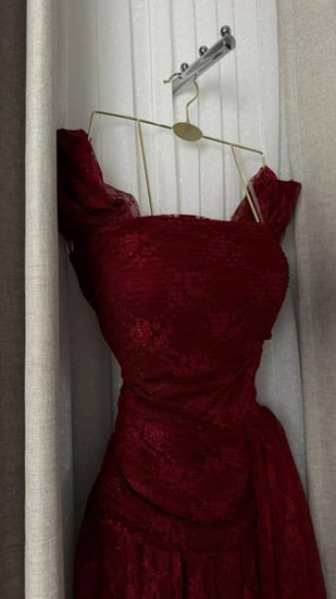 فستان سهرة عنابي