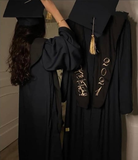 عبايات تخرج لون أسود