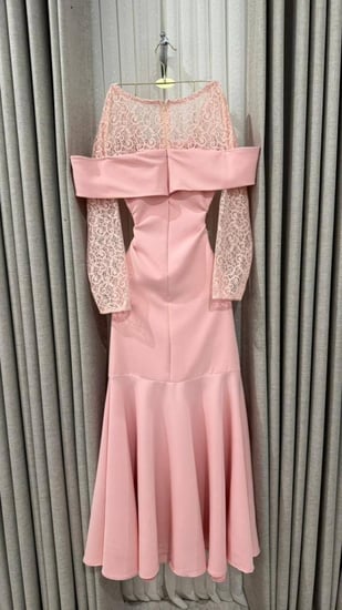 فستان سهرة وردي قصة حورية