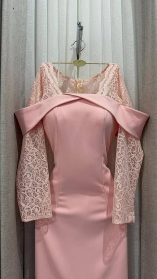 فستان سهرة وردي قصة حورية