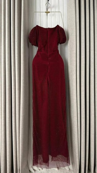 فستان سهرة عنابي شباك