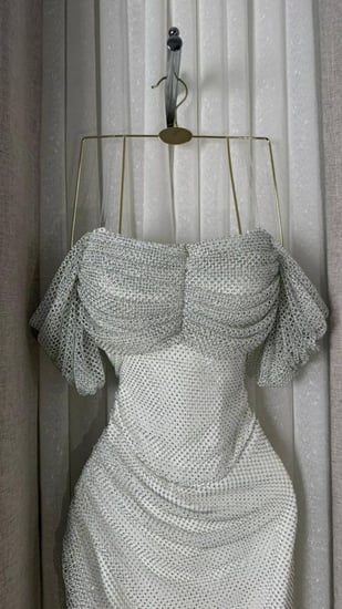 فستان سهرة أبيض طويل