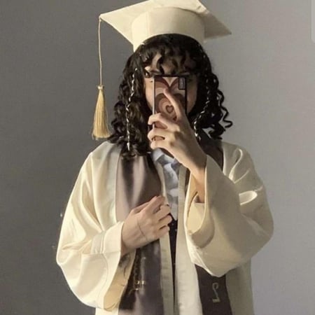 عبايات تخرج 2025