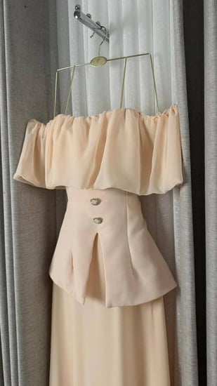 فستان سهرة مشمش ناعم