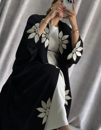 عباية العيد ورد ولؤلؤ وكرستال