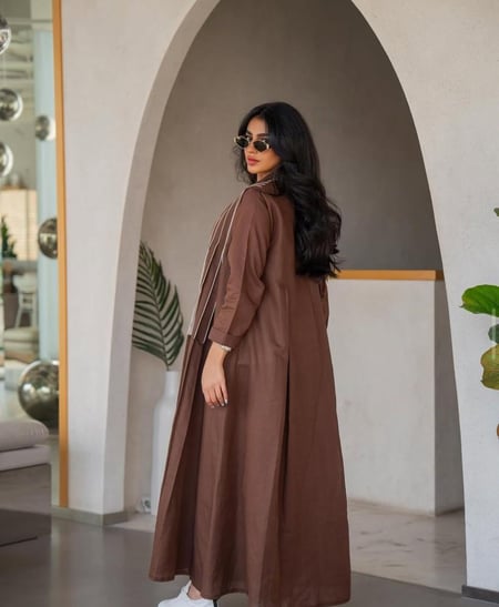عباية مع بدلة داخلية من تنسيقات الصيف