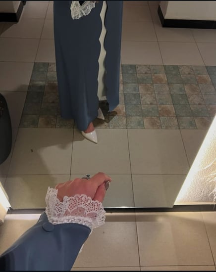 عباية بلون يفتح القلب وتجمع بين النعومة والرقي لكل مناسبة