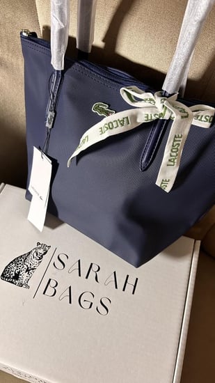 شنطة لاكوست كحلي ميديم