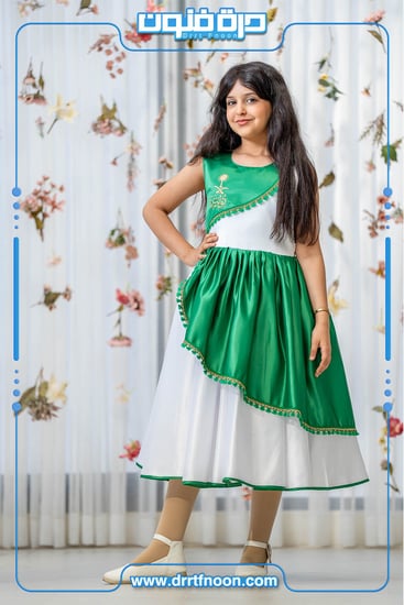 فستان فتيات الوطن