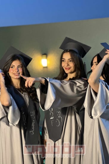 طقم عبايه تخرج رمادي