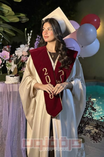 طقم عباية البشت تخرج بيج مع وشاح مخمل احمر