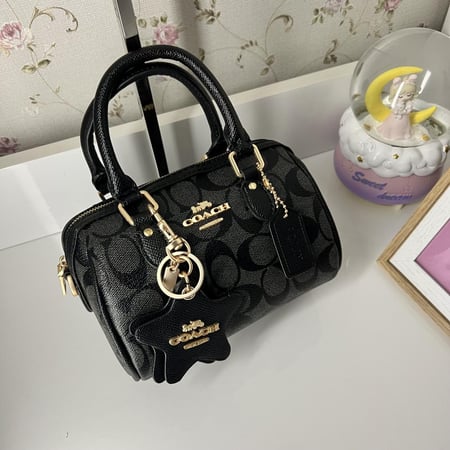 كوتش روان أسود 17cm + تعليقة النجمة