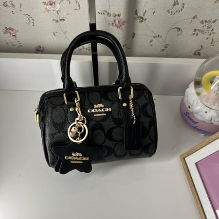 كوتش روان أسود 17cm + تعليقة النجمة