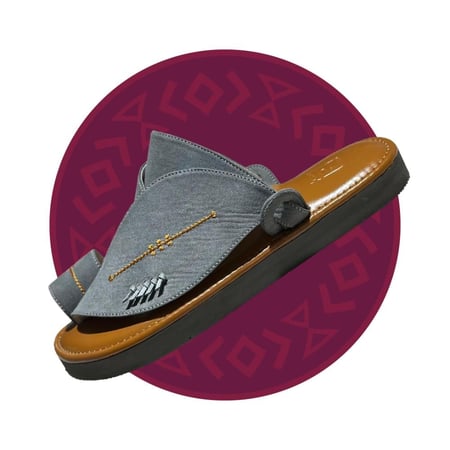 حذاء شرقي مطرز