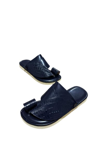 حذاء شرقي سادة