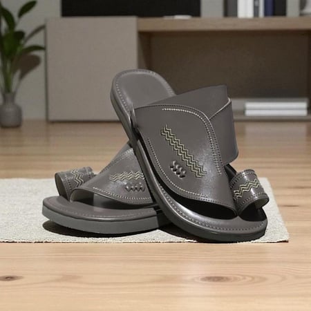 حذاء شرقي مطرز