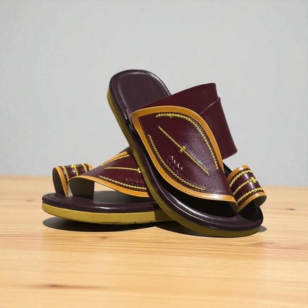 حذاء شرقي مطرز