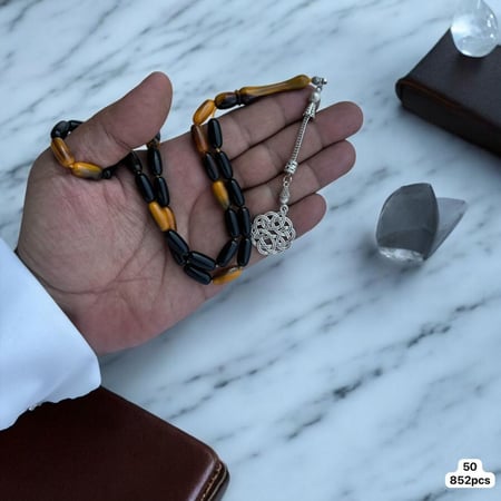 سبحة اكريليك باللون الأصفر والأسود