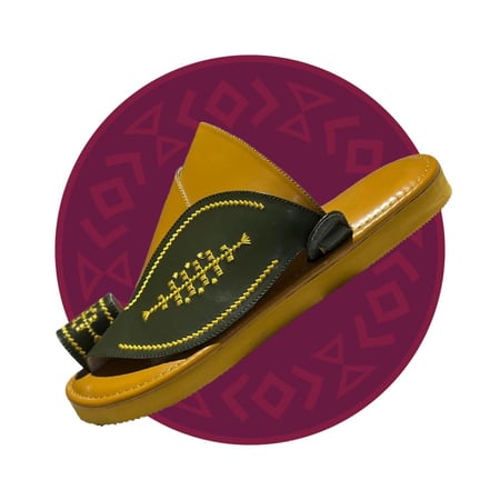 حذاء شرقي مطرز