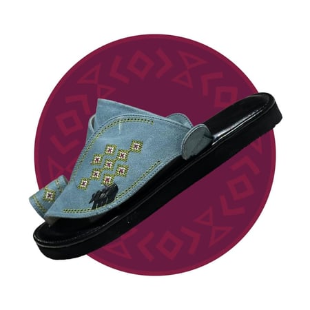 حذاء شرقي مطرز