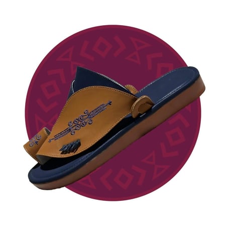 حذاء شرقي مطرز