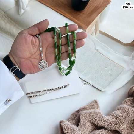 سبحة أكريليك أخضر مع ابيض شفاف