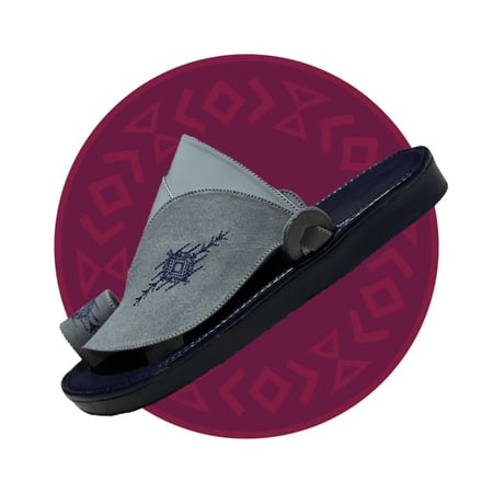 حذاء شرقي مطرز