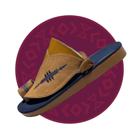 حذاء شرقي مطرز