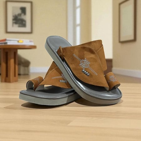 حذاء شرقي مطرز