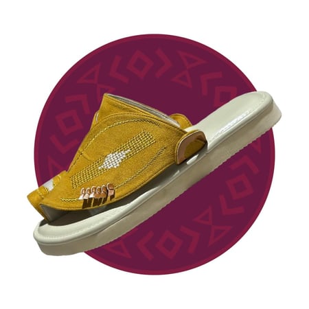 حذاء شرقي مطرز