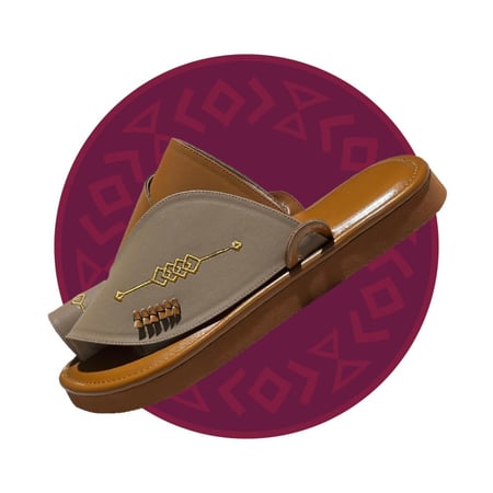 حذاء شرقي مطرز