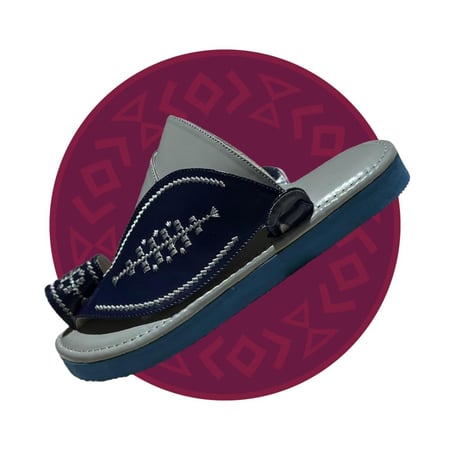 حذاء شرقي مطرز