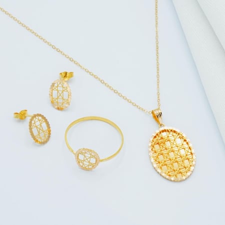 عقد وحلق وخاتم ذهب عيار 21