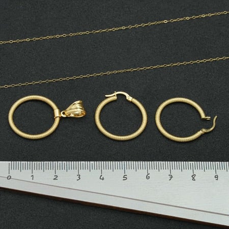 تعليقة وعقد وحلق ذهب