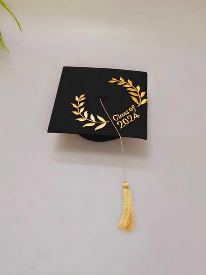 وشاح وقبعه تخرج 2026 - تتطريز ملكي