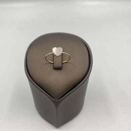 خاتم قلب ابيضّ ذهب عيار 18 بوزن 7 ملي