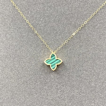 عقد ذهب عيار 18 تصميم روبرتو كوين الوزن 0.6 جرام