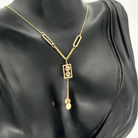 عقد ذهب عيار 21