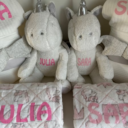 بكج هديه من بطانيه وفوطه ودميه