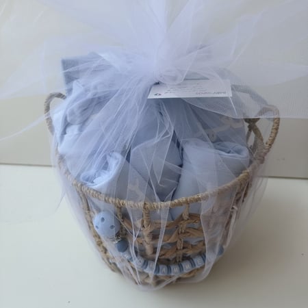 بكج 10 قطع بطانيه وفوطه وبربتوزين ومريله وقبعه وقفازين وحوربين