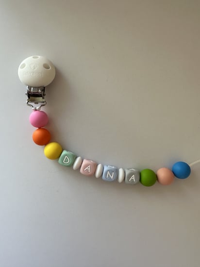 تعليقه مصاصه ملونه سلكون بالاسم