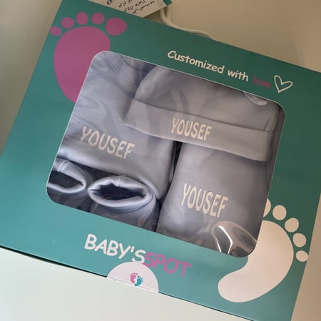 بوكس هديه طقم لبس مكون من بربتوزين وقبعه وجوربين وقفازين مع بوكس كرتوني